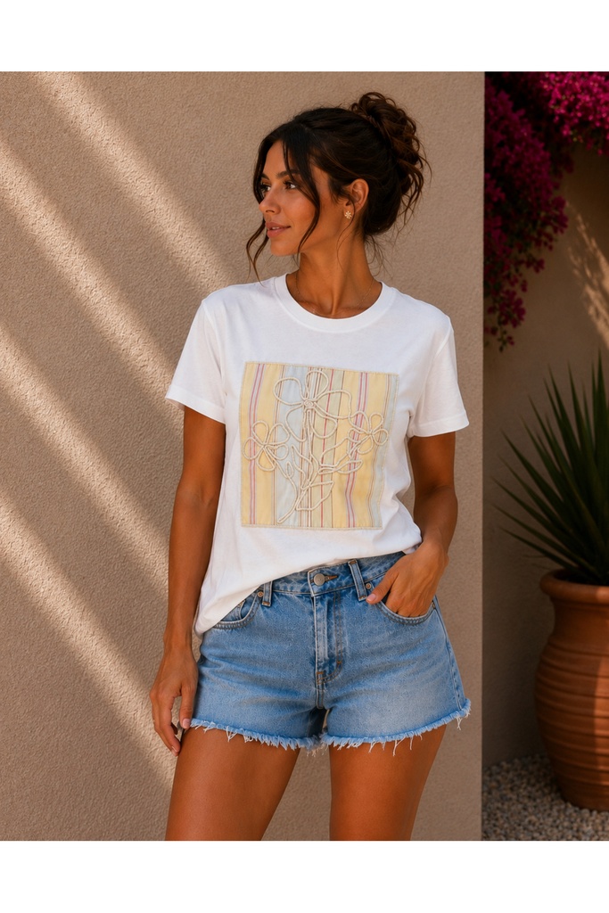 [QZ-NKS-CCK-DTYL-3] Quzu Nakış Çiçek Detaylı T-shirt